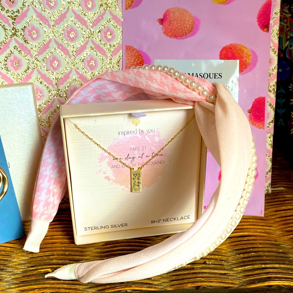 ONE DAY AT A TIME- NWT & comes w FREE earrings, headband, or face-mask - Picture 4 of 9